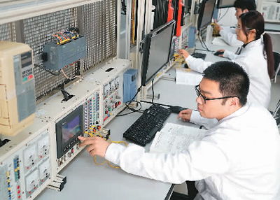 起重機變聰明了，埃克倫斯電氣引領智能化變革